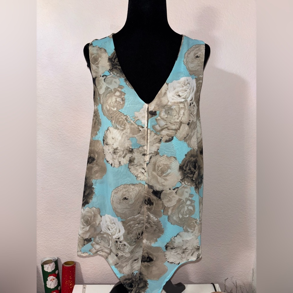 Ro & De Floral V-Neck Sleeveless Blouse - Blue and Brown